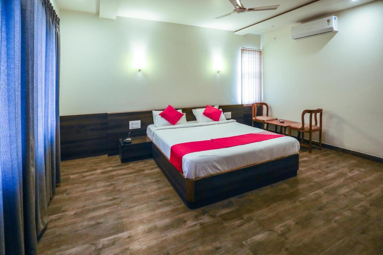 Hotel The Cult Hubli Esterno foto