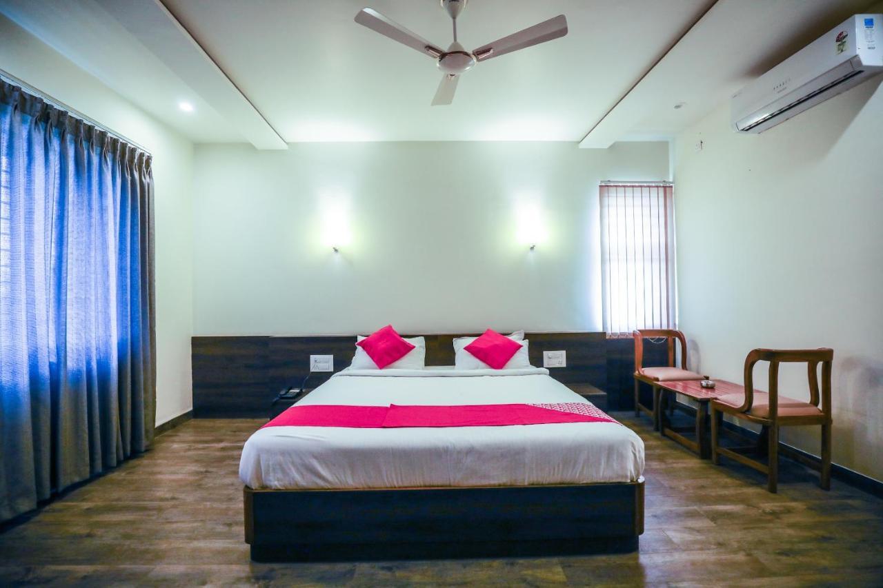 Hotel The Cult Hubli Esterno foto
