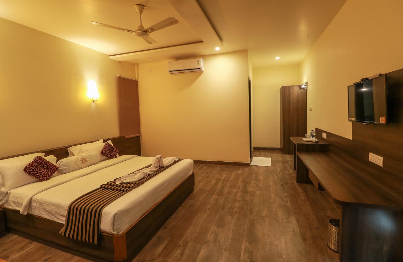 Hotel The Cult Hubli Esterno foto
